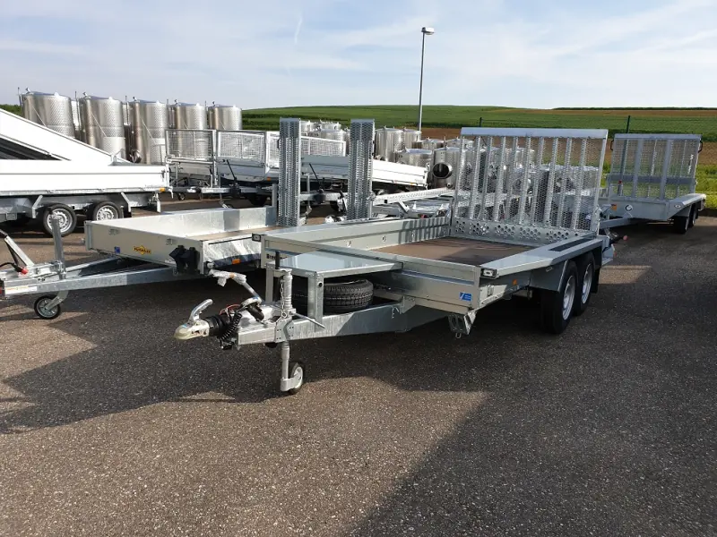 Baumaschinentransporter